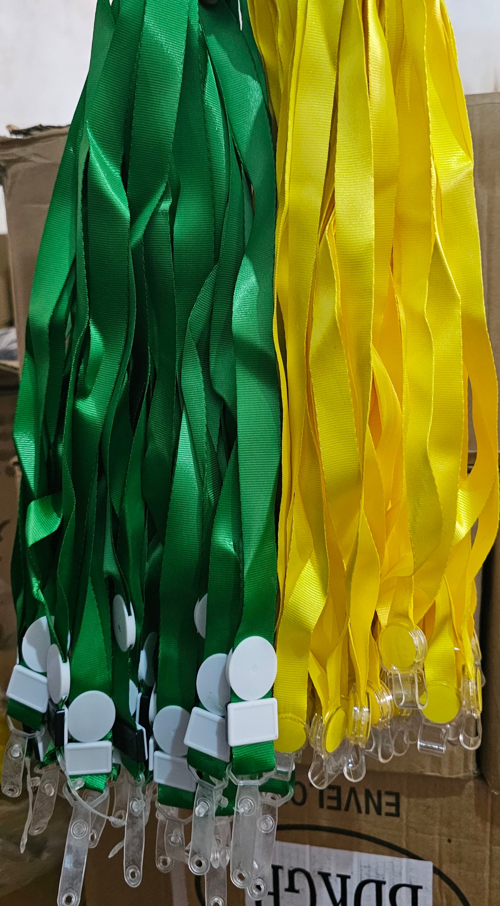 CORDÃO DE CRACHÁ